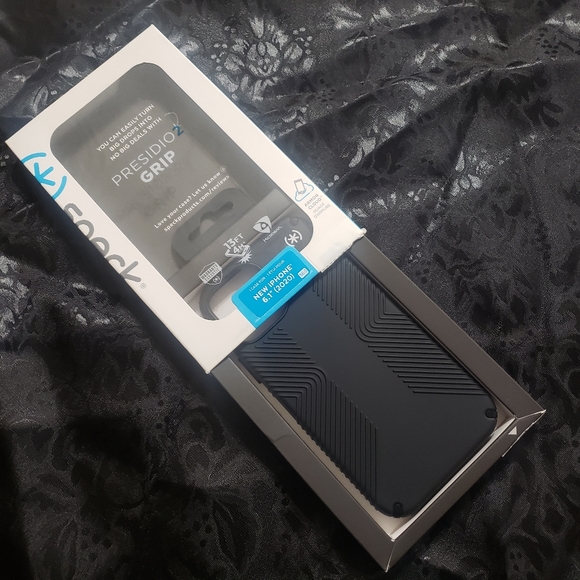 Speck Presidio2  Grip iPHONE 6.1" (2020) NIB - Picture 8 of 10
